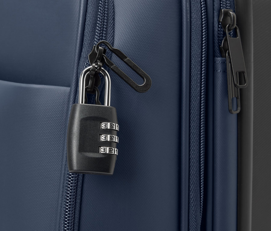 Hibrid bőrönd részlete lakat zárt állapotban.