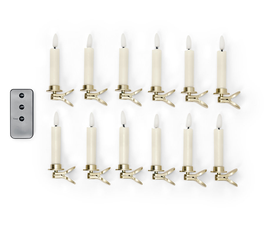 Tizenkét LED-es gyertya csíptetőkkel és távirányítóval fehér háttéren.
