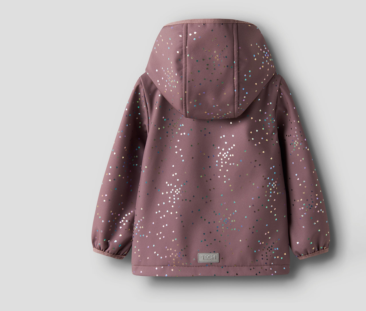 Egy rózsaszín NAME IT softshell kabát hátulnézete, kapucnival és színes szívekkel.