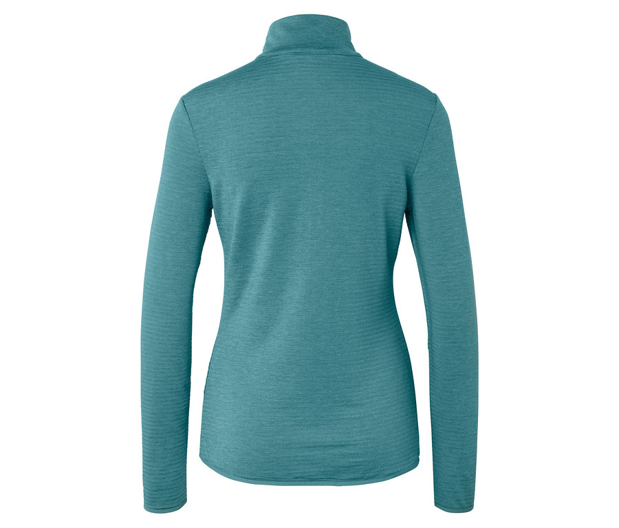 Hátulnézet egy türkizkék, hosszú ujjú felsőről, cipzárral a gallérnál.