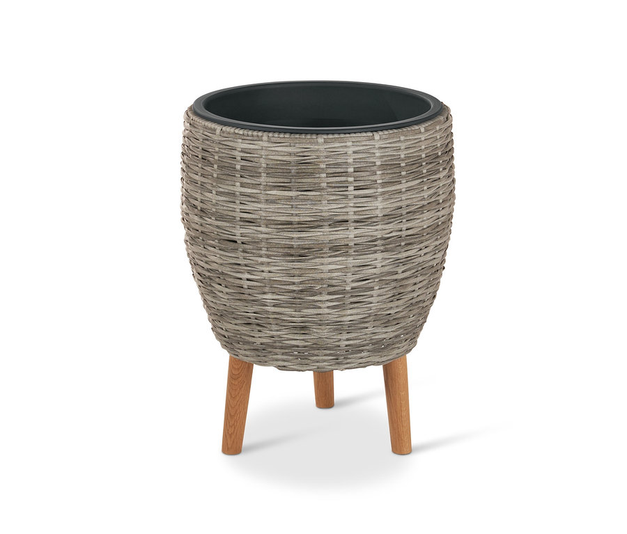 Világosszürke polyrattan virágtartó kaspó.