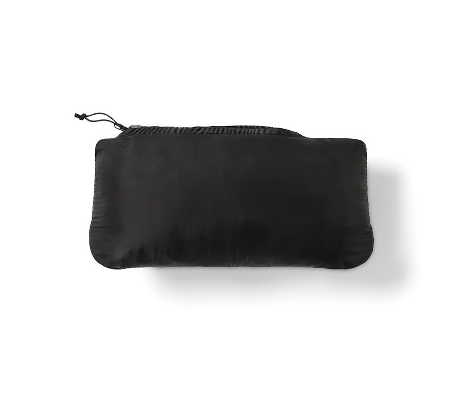 Egy becsomagolt, antracit színű női steppelt mellény, összehajtható.