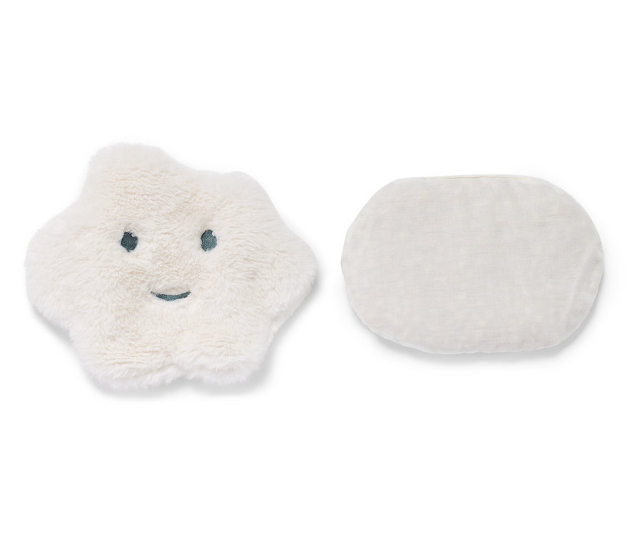Egy felhő alakú cseresznyemag melegítőpárna és egy ovális párna egymás mellett.