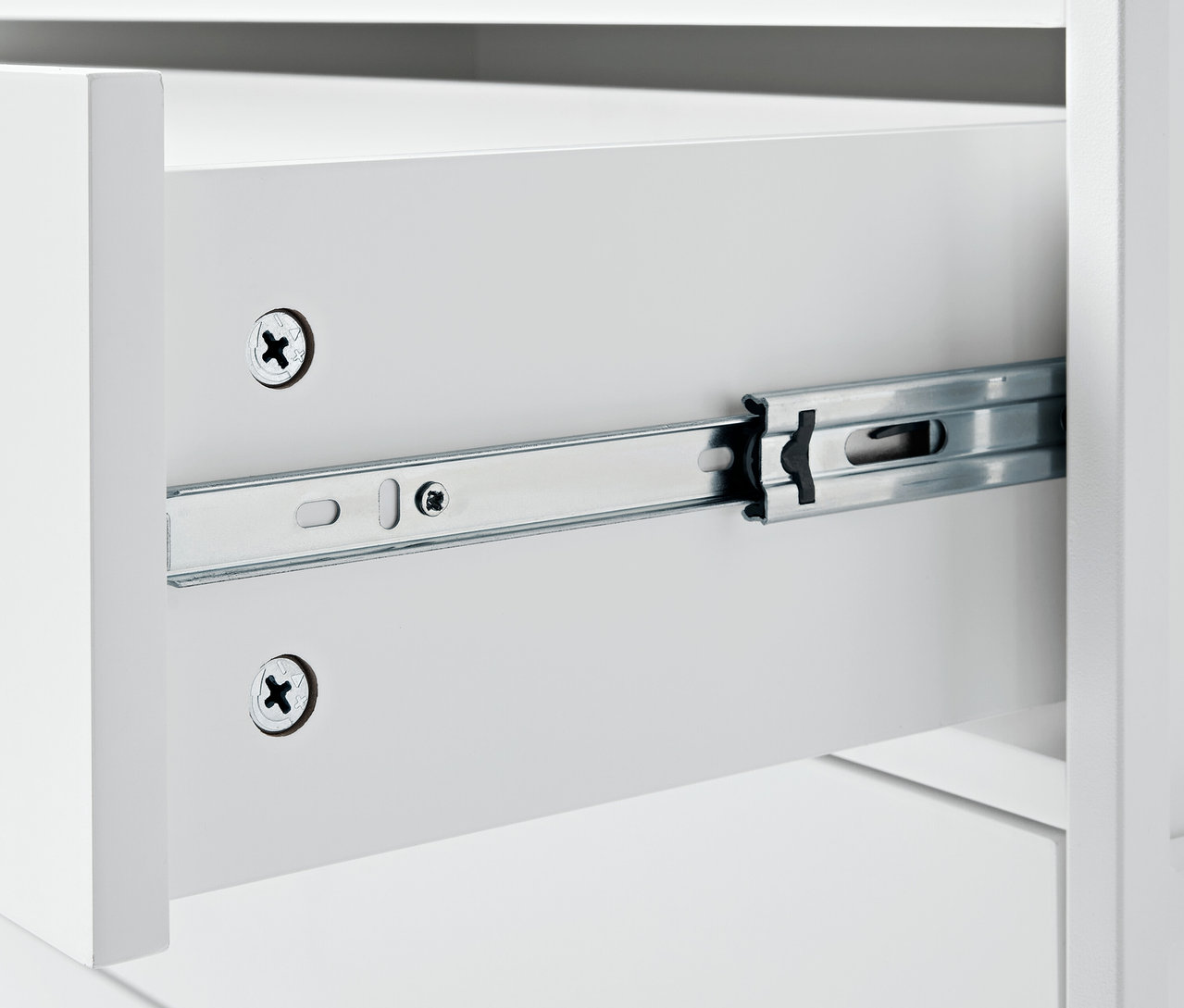 A »KLAAR« komód egyik fiókjának részlete, 4 fiókkal.