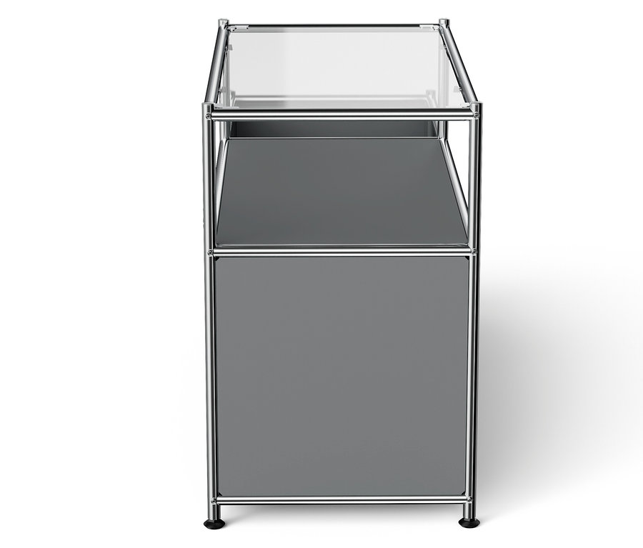 Szürke polc üveglappal és króm vázzal.