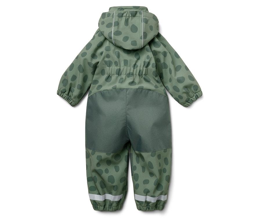Hátulnézet egy zöld, kapucnis overallról, sötétzöld foltokkal.