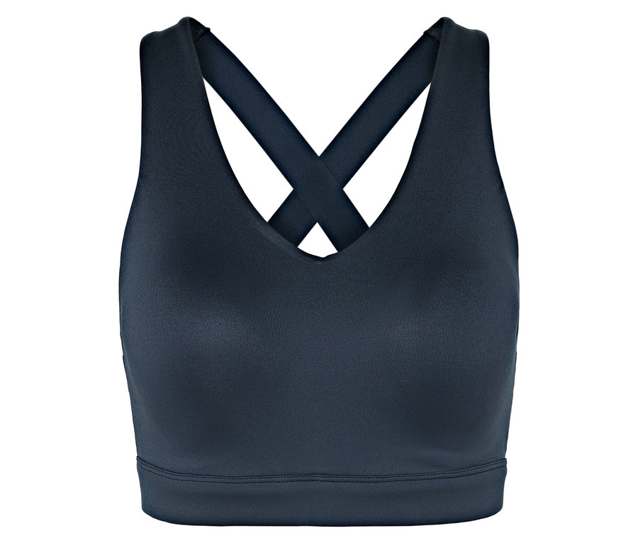 Sötétkék sportmelltartó keresztezett pántokkal a hátán.