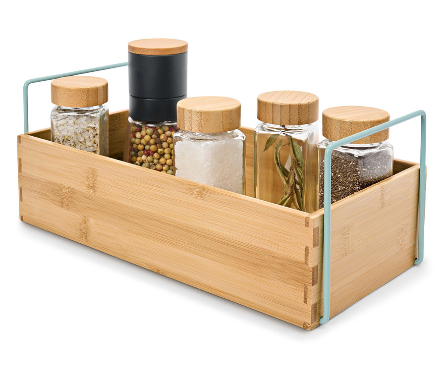 Bambusz doboz öt üvegtartállyal, természetes fa fedéllel, sóval, borssal és fűszerekkel.