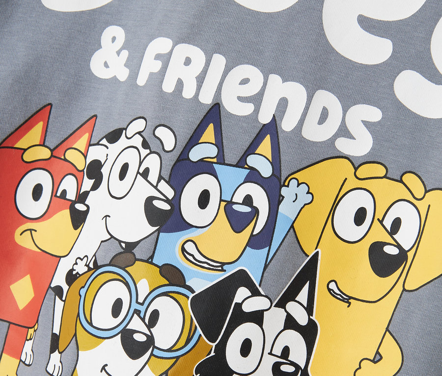 Nyomat szürke anyagon Bluey & Friends rajzfilmfigurákkal.