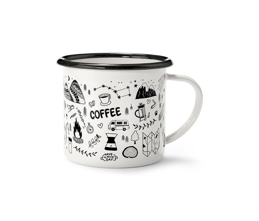 Fehér bögre fekete szegéllyel és füllel, fekete kültéri motívumokkal és a "Coffee" szóval díszítve.