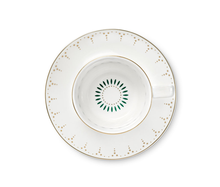 Felülnézet egy fehér, 2 darabos, arany mintás porcelán kávéscsészére.