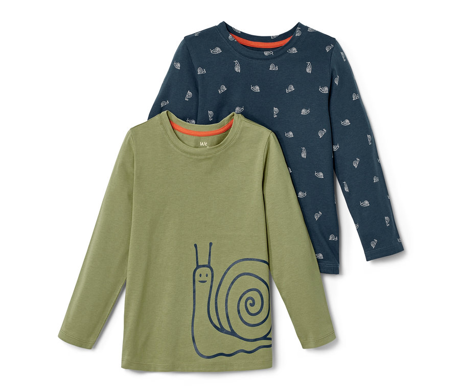 Két kisgyerek hosszú ujjú felső. Egyik olívazöld, csiganyomattal, a másik sötétkék, csiganyomattal.