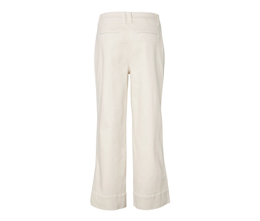 Hátulnézet egy krémszínű, bő szárú farmernadrágról – Fit »Cara«.