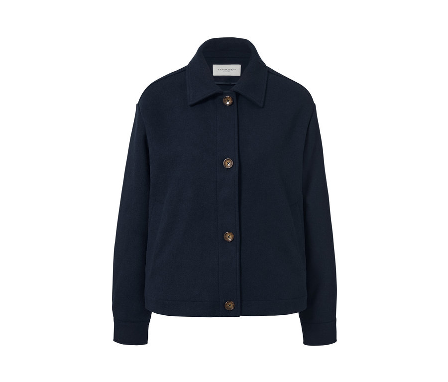 Egy sötétkék, rövid, galléros női átmeneti dzseki barna gombokkal.