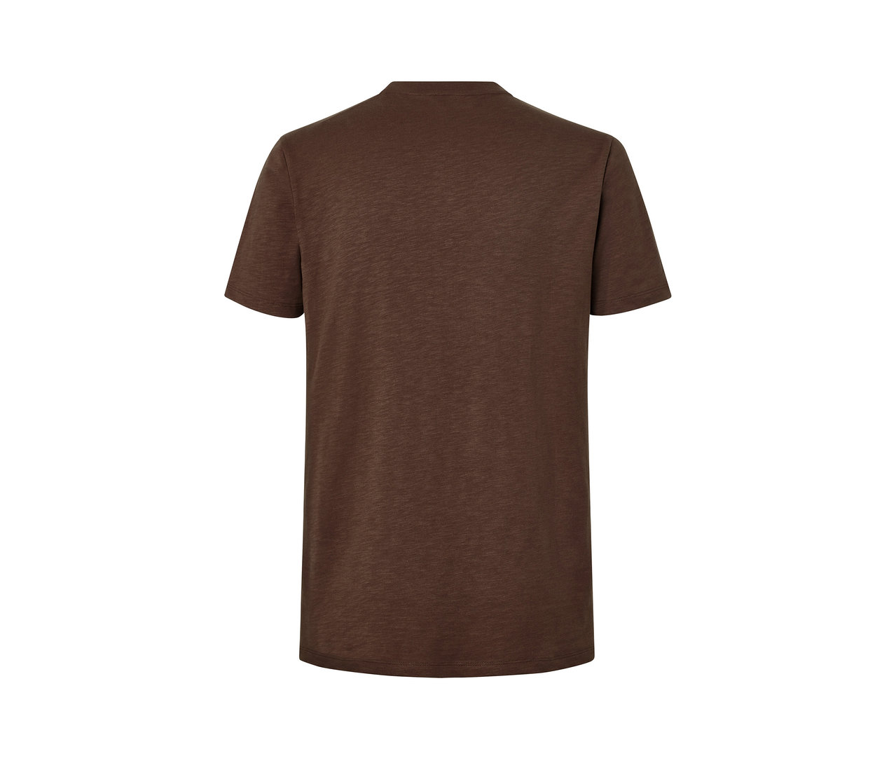 Egy barna, rövid ujjú henley részlete.