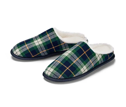 Két kockás, zöld, fehér és sárga unisex házicipő.