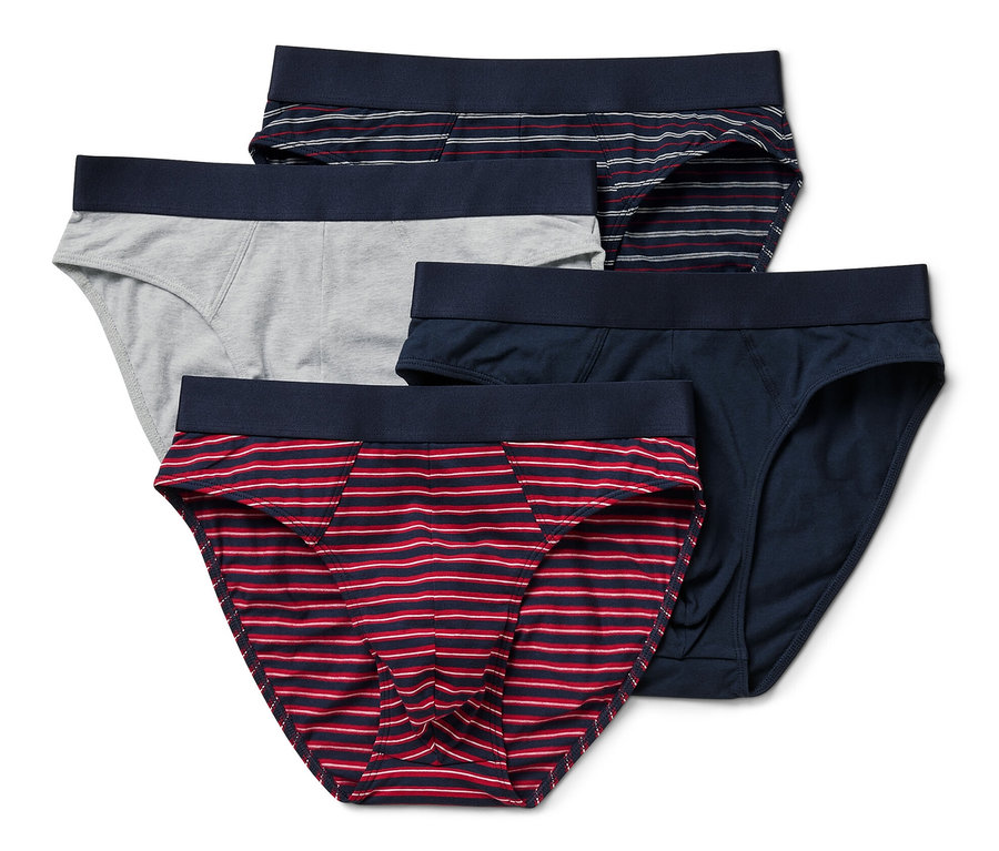 Négy különböző színű és mintázatú férfi alsó.