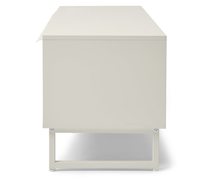 Fehér éjjeliszekrény téglalap alakú lappal és fém lábakkal.