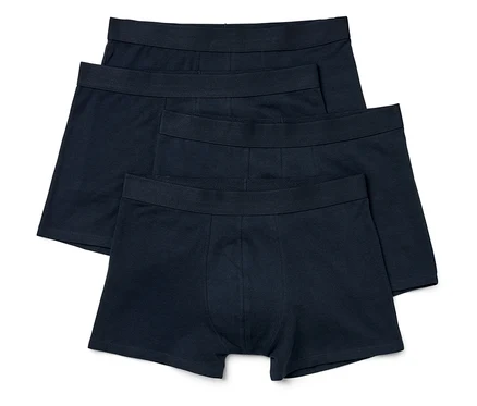 Négy fekete férfi boxer egymáson.
