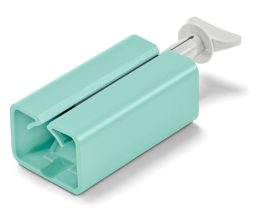 Világoskék tubusnyomó fehér fogantyúval, fehér alapon.