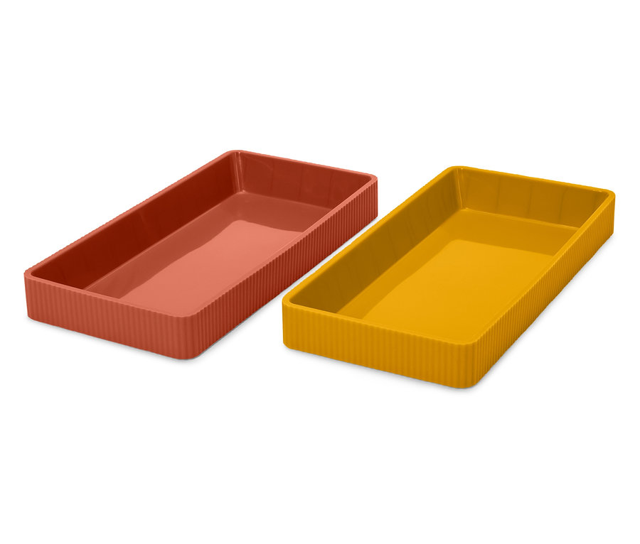 Két téglalap alakú tál, egy narancssárga és egy sárga, egymás mellett fehér háttéren.