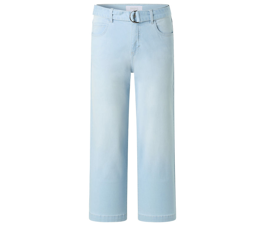 Világos, bő szabású farmer övvel.