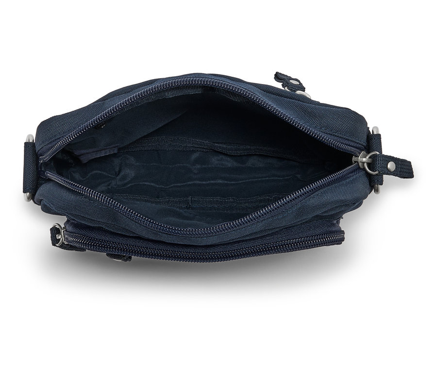 Felülnézet egy nyitott, tengerészkék, cipzáras válltáskáról.