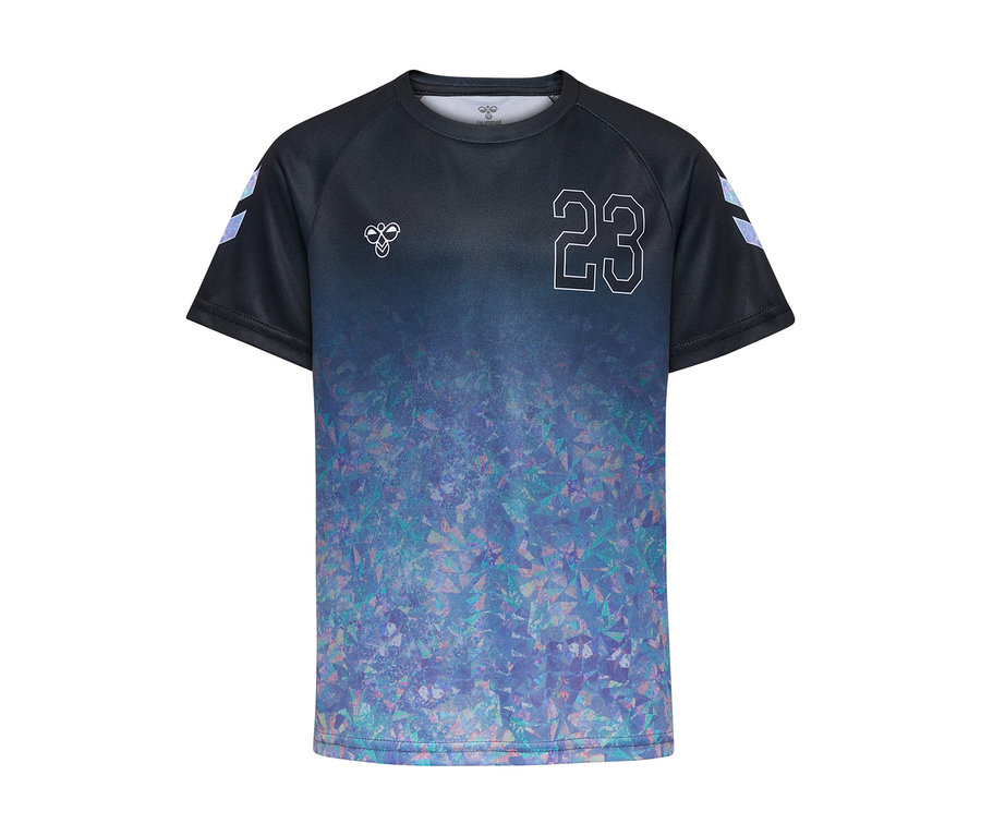 Fekete hummel® HMLJR Shimmer T-Shirt S/S kék és lila geometrikus mintával az alján, fehér '23'-as számmal a mellkason és hummel logókkal.