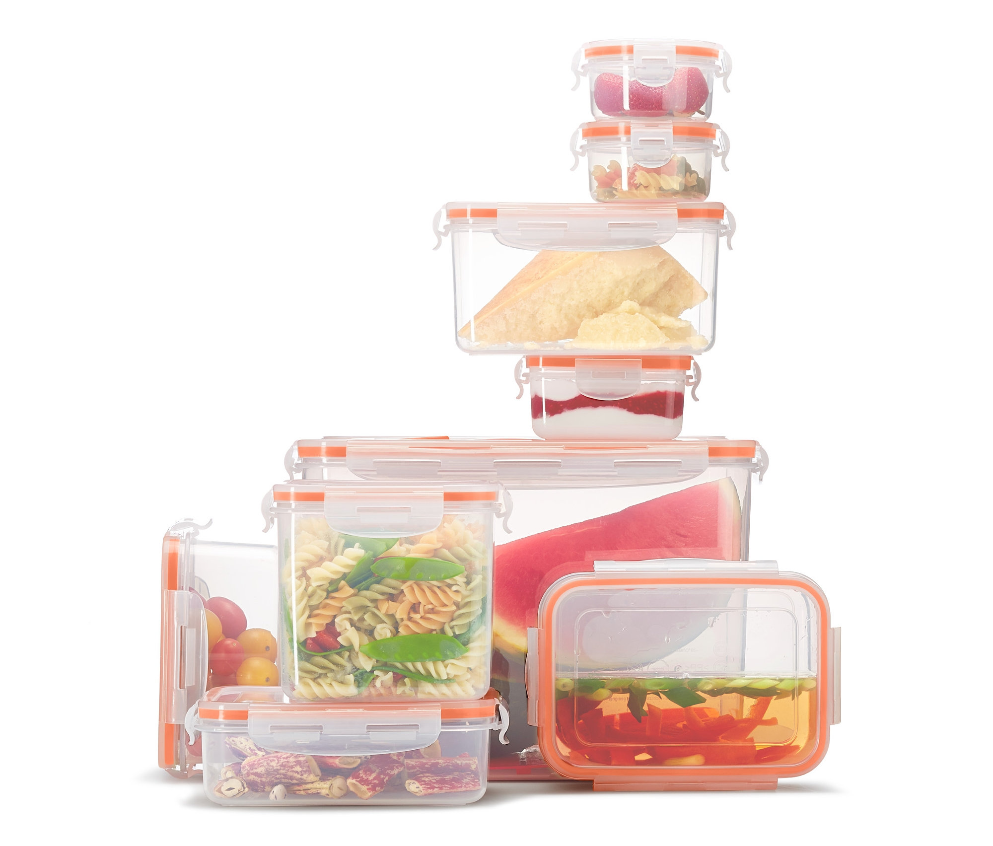 Egy egymásra rakott, narancssárga fedelű, különféle élelmiszerekkel megtöltött frissentartó doboz készlet.