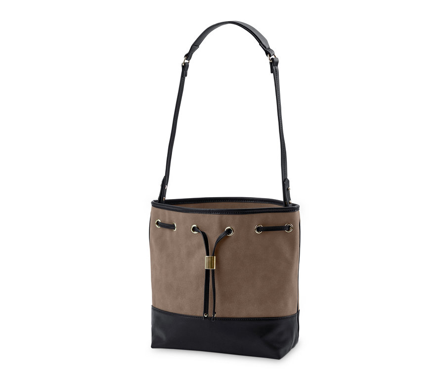 Egy barna, bőrhatású női oldaltáska fekete részletekkel.