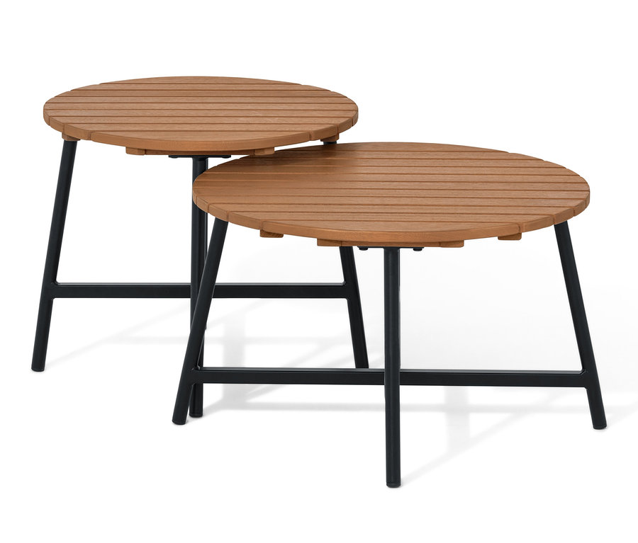 Két Elin kerti dohányzóasztal barna lappal és fekete lábakkal, egyik részben takarja a másikat.