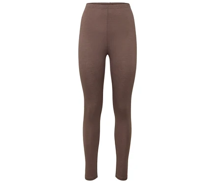Barna leggings fehér háttéren.