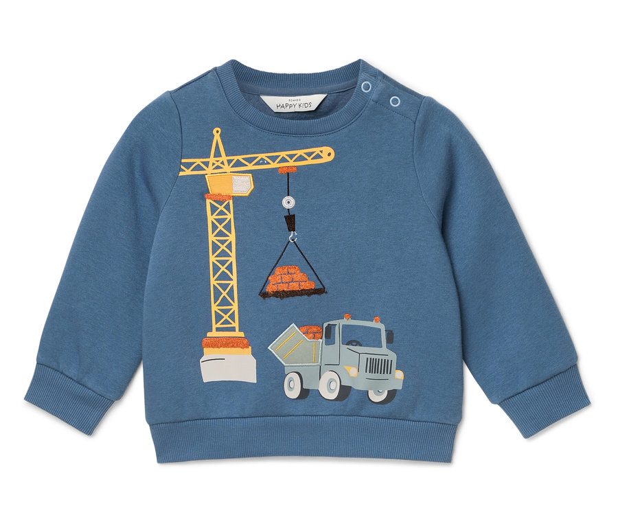 Kék pulóver egy darut ábrázoló képpel, amely téglákat emel, alatta pedig egy teherautó látható.
