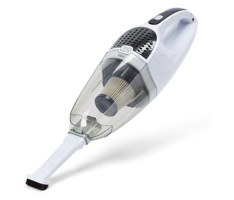 Egy fehér, vezeték nélküli kézi porszívó átlátszó portartállyal és kefefejjel fekszik egy fehér háttéren.