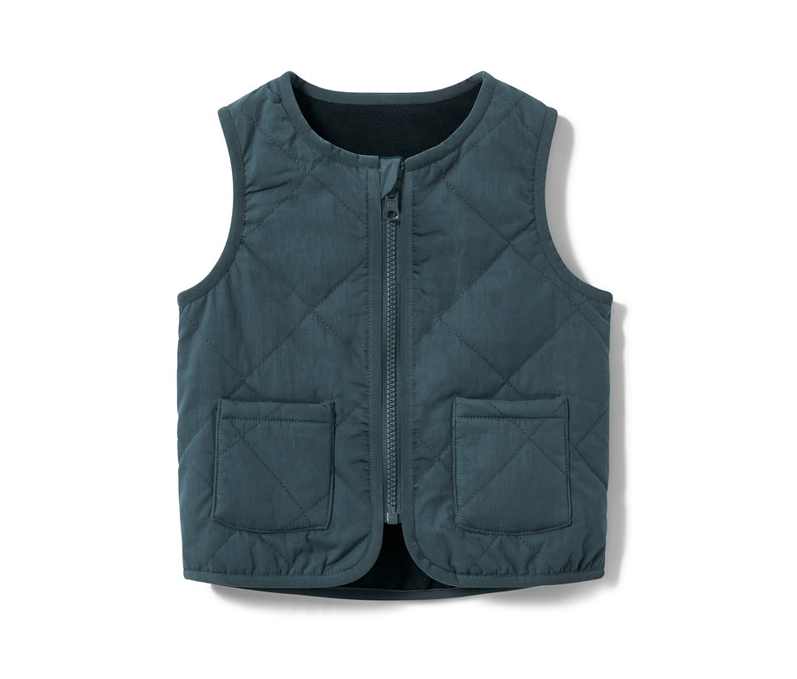 Egy kék gyerek kifordítható mellény cipzárral és zsebekkel.