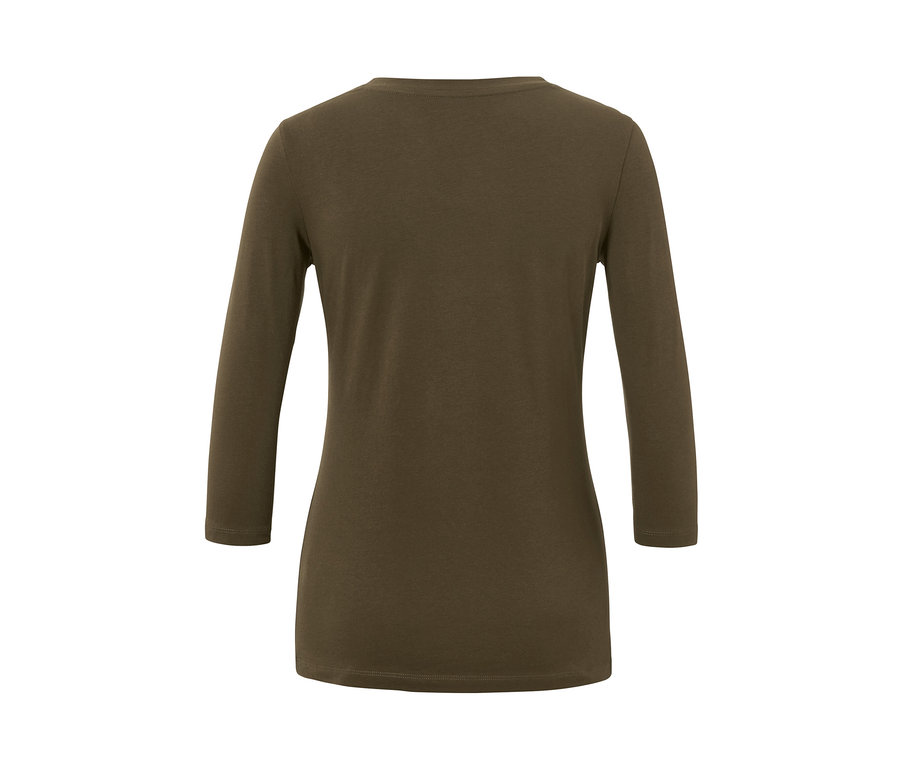 Hátulnézet egy khaki színű, 3/4-es ujjú felsőről.