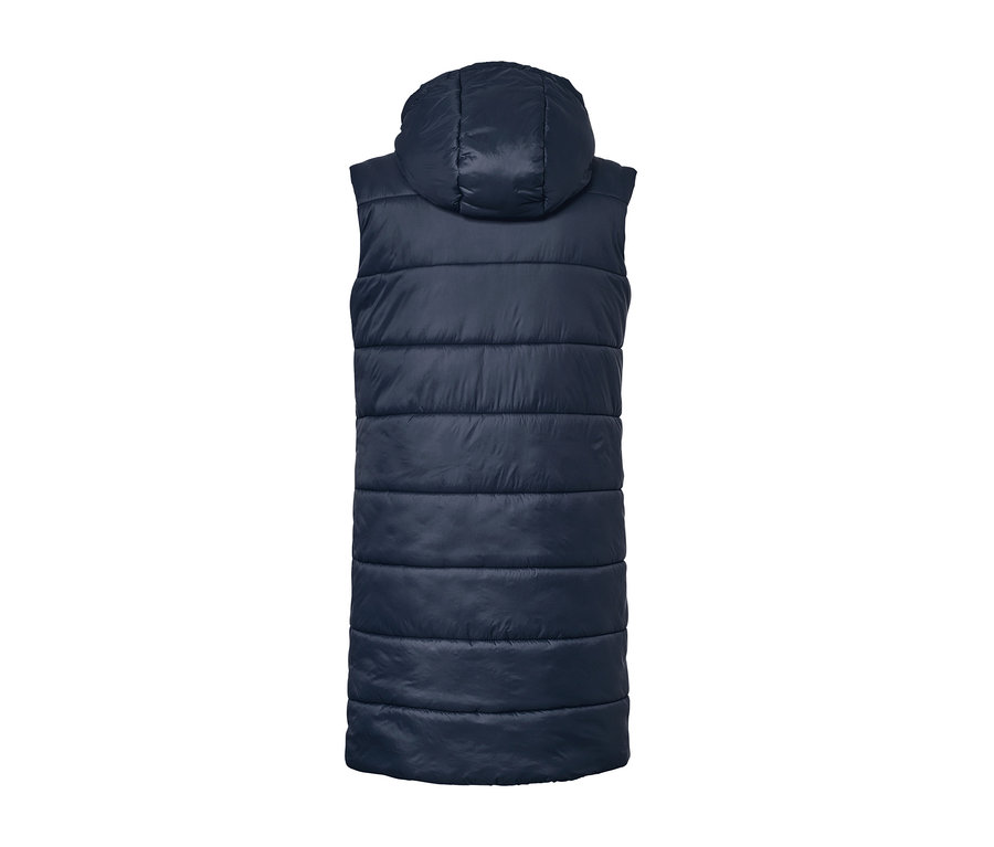 Hosszú, steppelt, kapucnis mellény hátulnézete.