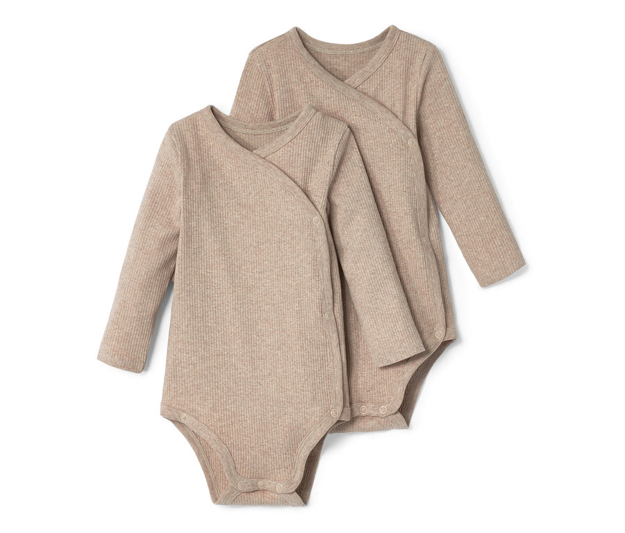 Két bézs színű, hosszú ujjú kisgyerek body egymáson.