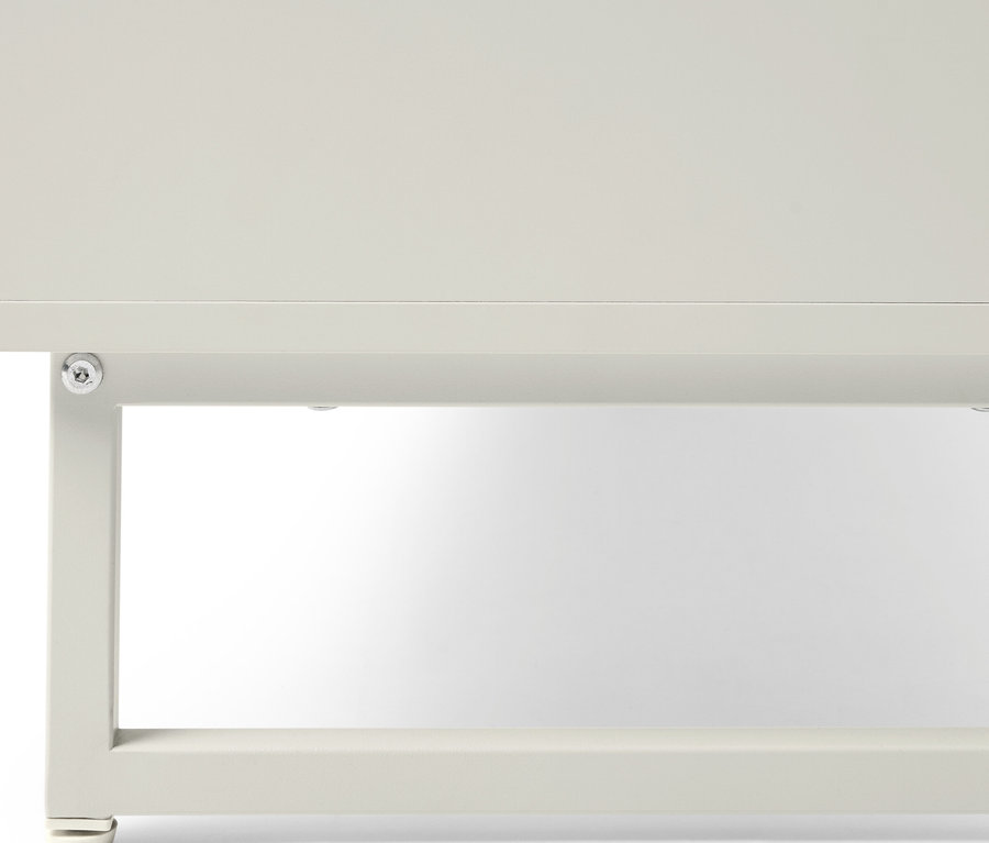 A fehér »LEEG« ülőpad részlete 2 fiókkal.