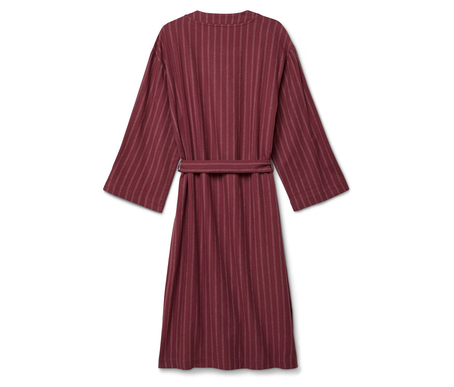 Bordó, csíkos ruha övvel.