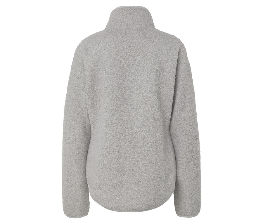 Hátulnézet egy szürke, cipzáras nyakú fleece pulóverről.
