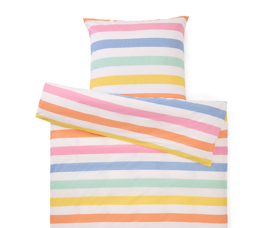 Ágyneműgarnitúra színes csíkokkal, párna- és paplanhuzatból áll.