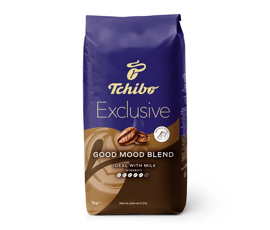 Egy csomag Tchibo Exclusive Good Mood Blend kávébab.