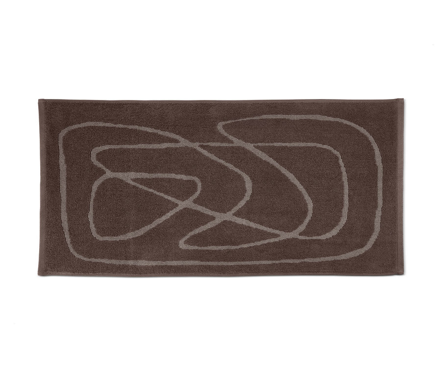Barna jacquard törölköző világos mintával.