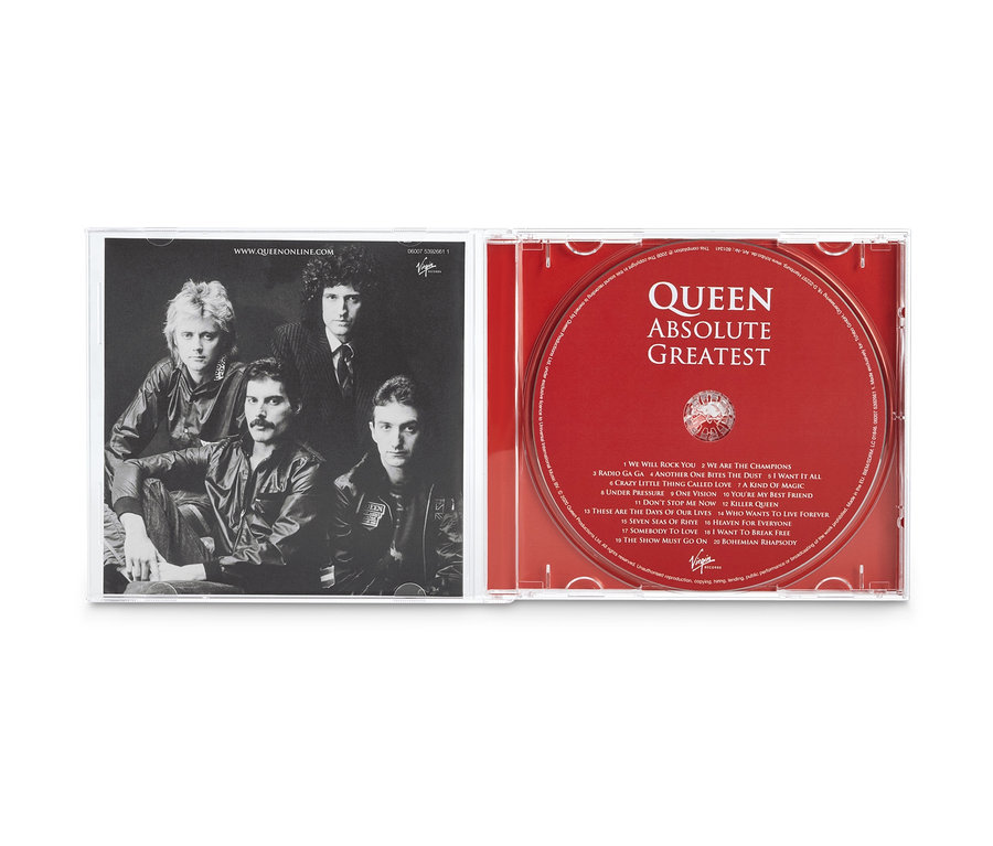 Fekete-fehér fotó a CD borítójáról: »Queen – Absolute Greatest« a zenekar portréjával és egy piros lemezzel, rajta a dalok címei.