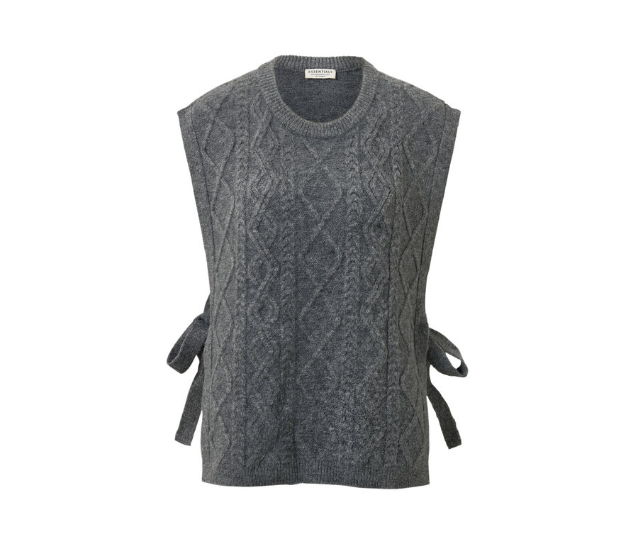Szürke kötött mellény megkötőkkel.
