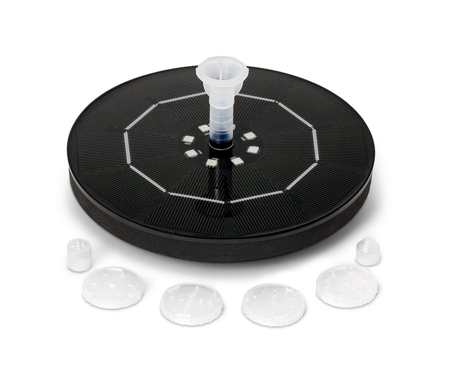 Napelemes úszó szökőkút világítással fehér háttérrel.