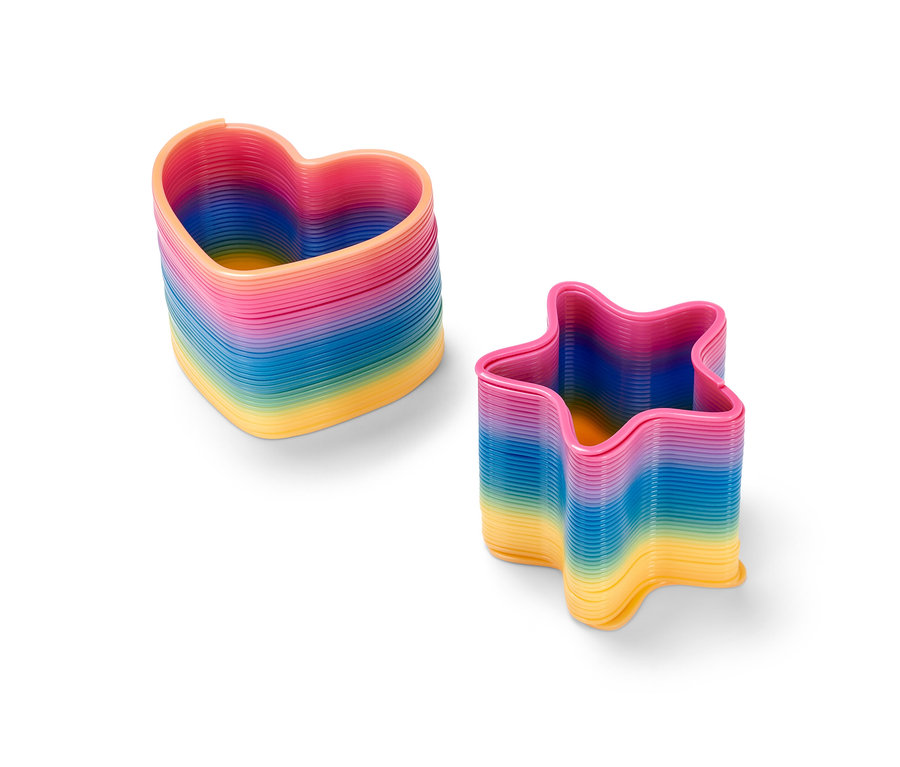 Két lépcsőjáró rugó, egy szív és egy csillag alakú.