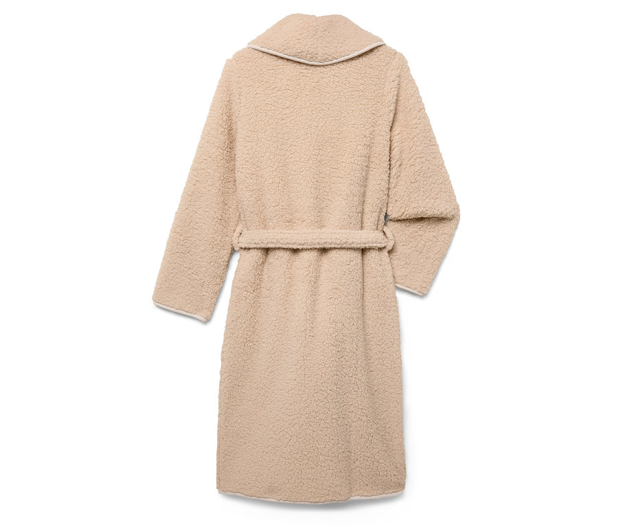 Hátulnézet egy bézs színű, öves köntösről.