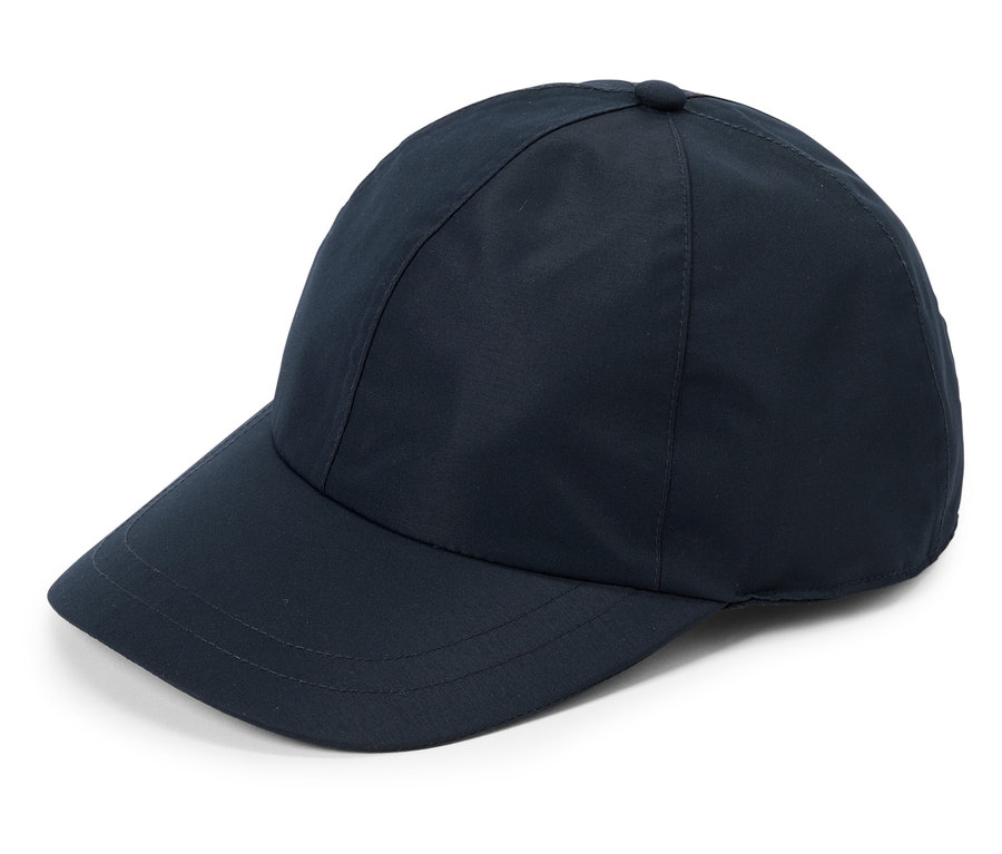 Sötétkék baseball sapka fekszik egy fehér háttéren.